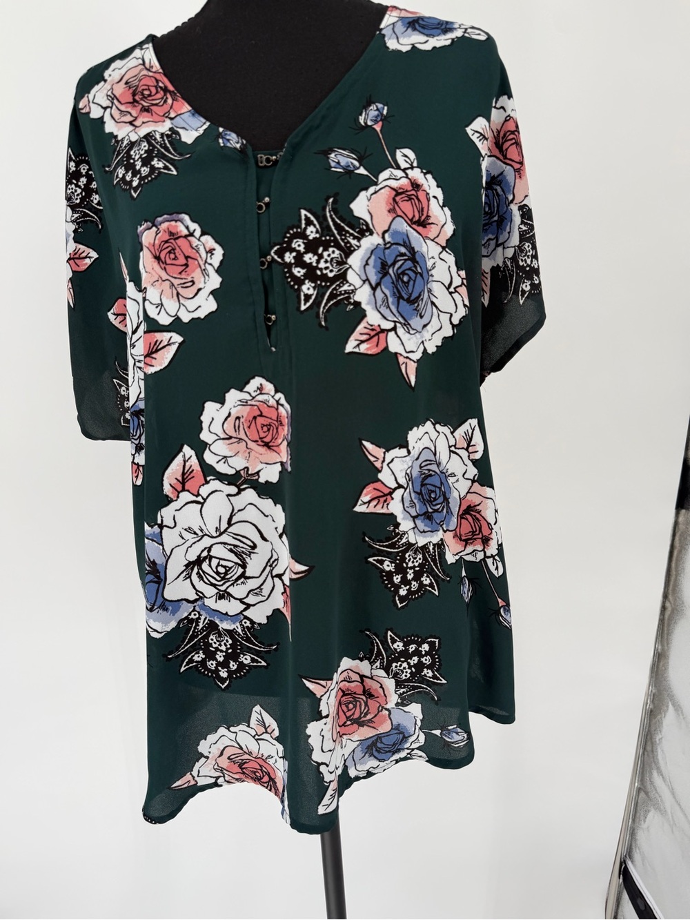 Maurices Dark Green Floral V-Neck Tunic with Pink & Blue Roses